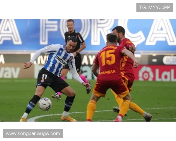 陈晋一抹进小禁区后横传队友未能理解失去进球良机